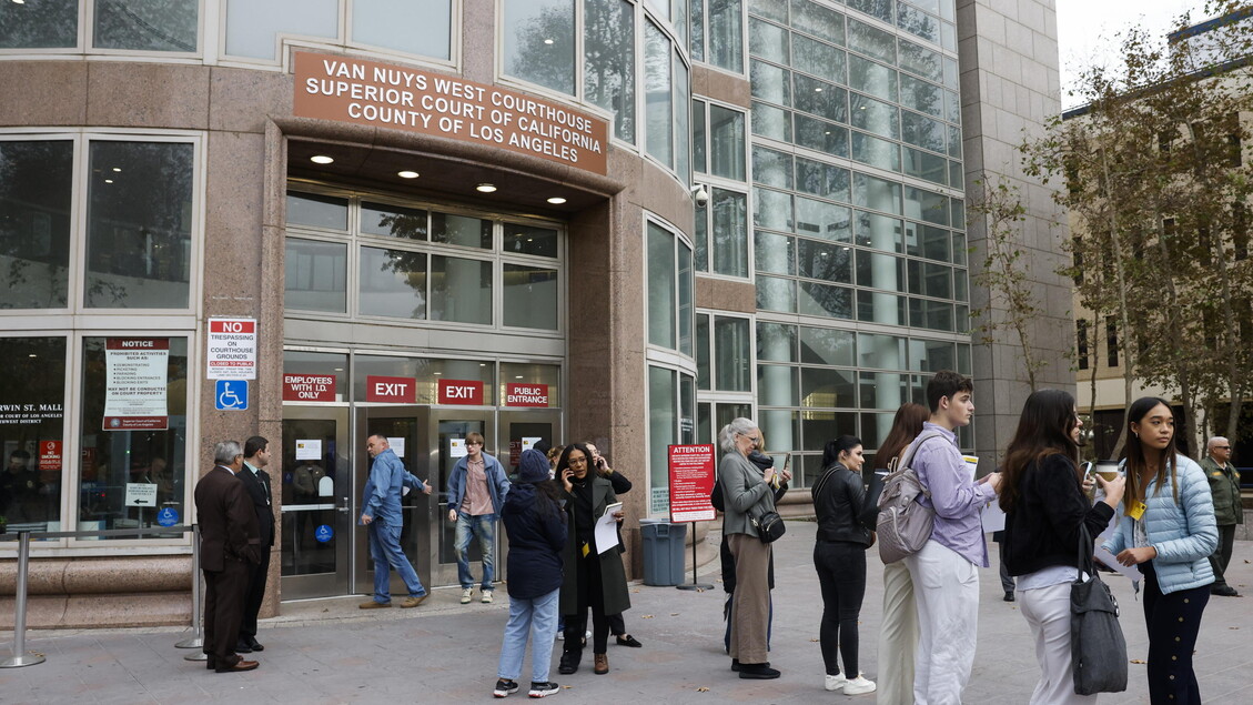 I Menendez potrebbero ottenere la libertà: il giudice statunitense riduce la pena