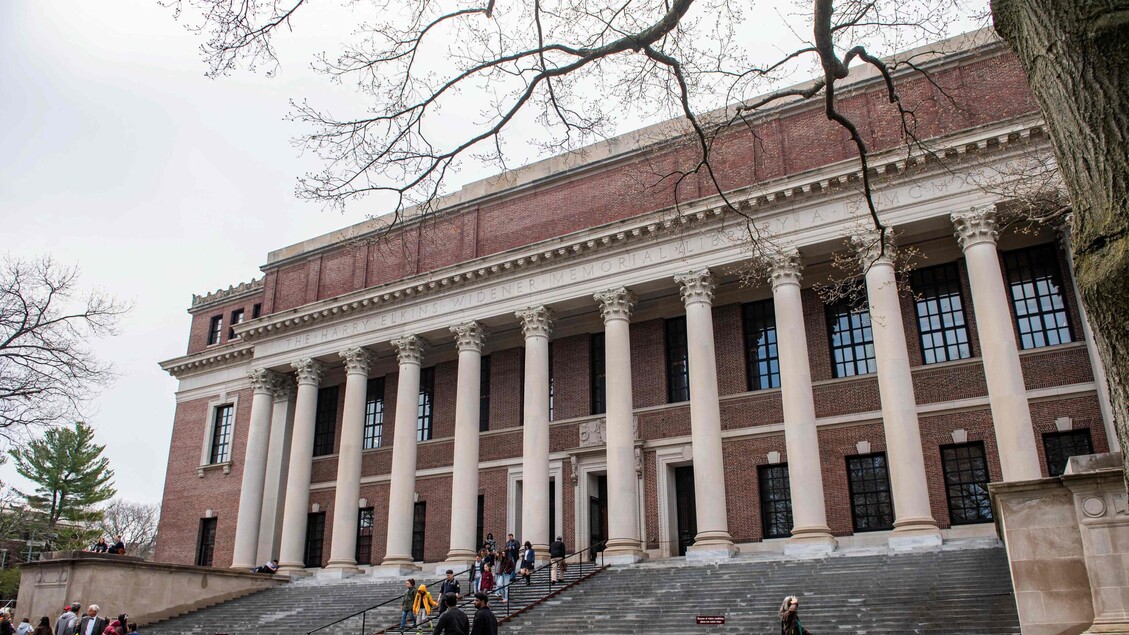 Trump impone divieto a Harvard per l’iscrizione di studenti stranieri
