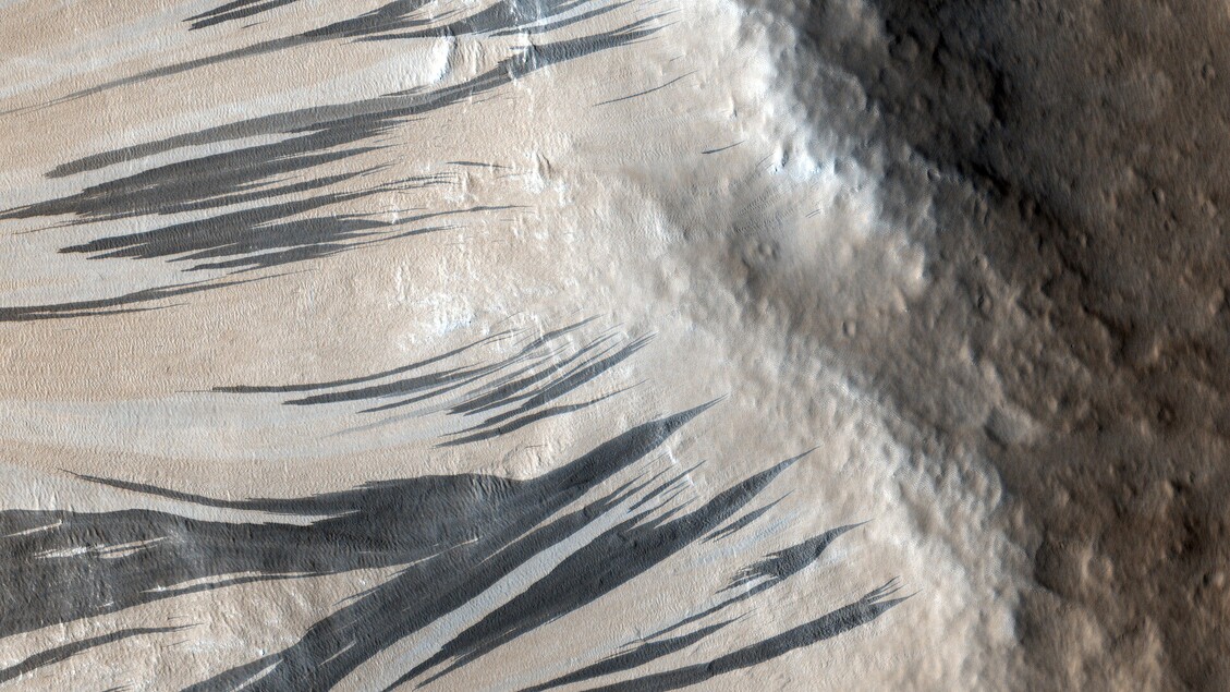 Le misteriose striature su Marte originate dal vento e non dall’acqua