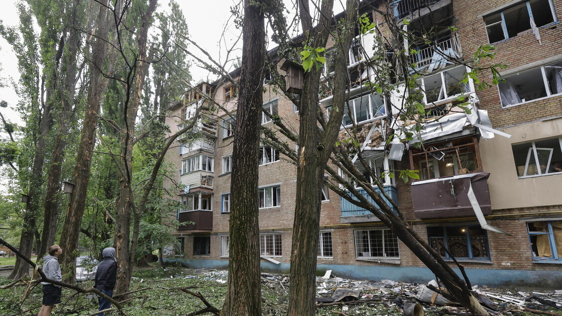 Dieci persone ferite a Kiev mentre scatta l’allerta antiaerea in Ucraina