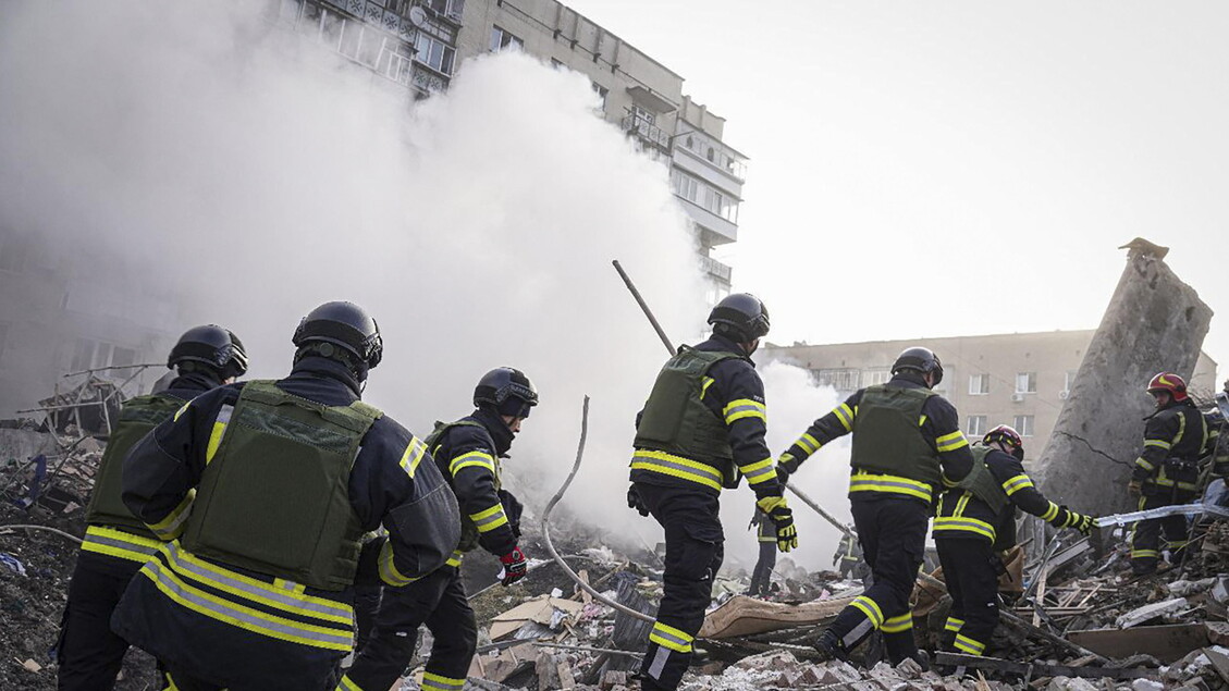 Raid aerei russi colpiscono la regione di Khmelnytsky in Ucraina: quattro vittime