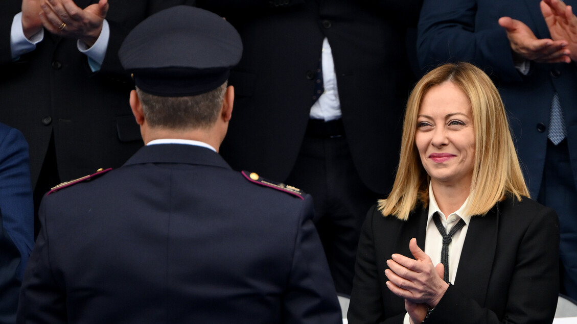 Il Consiglio d’Europa denuncia il razzismo nelle forze di polizia, Meloni reagisce con fermezza