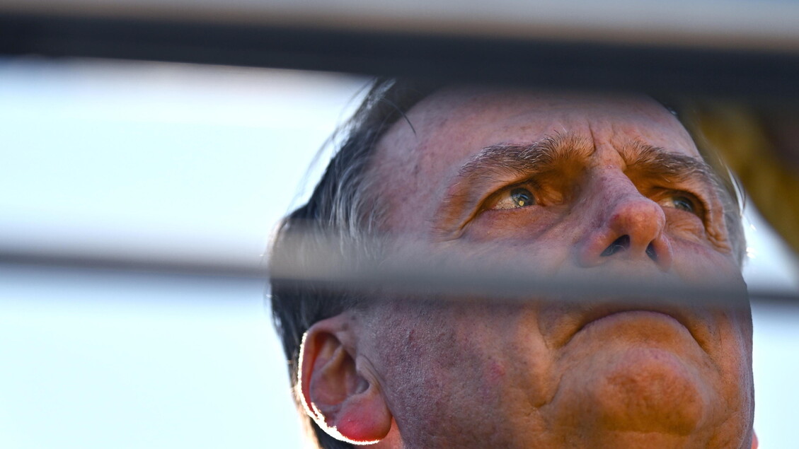 Brasile: la polizia interroga Bolsonaro riguardo alle accuse sul figlio
