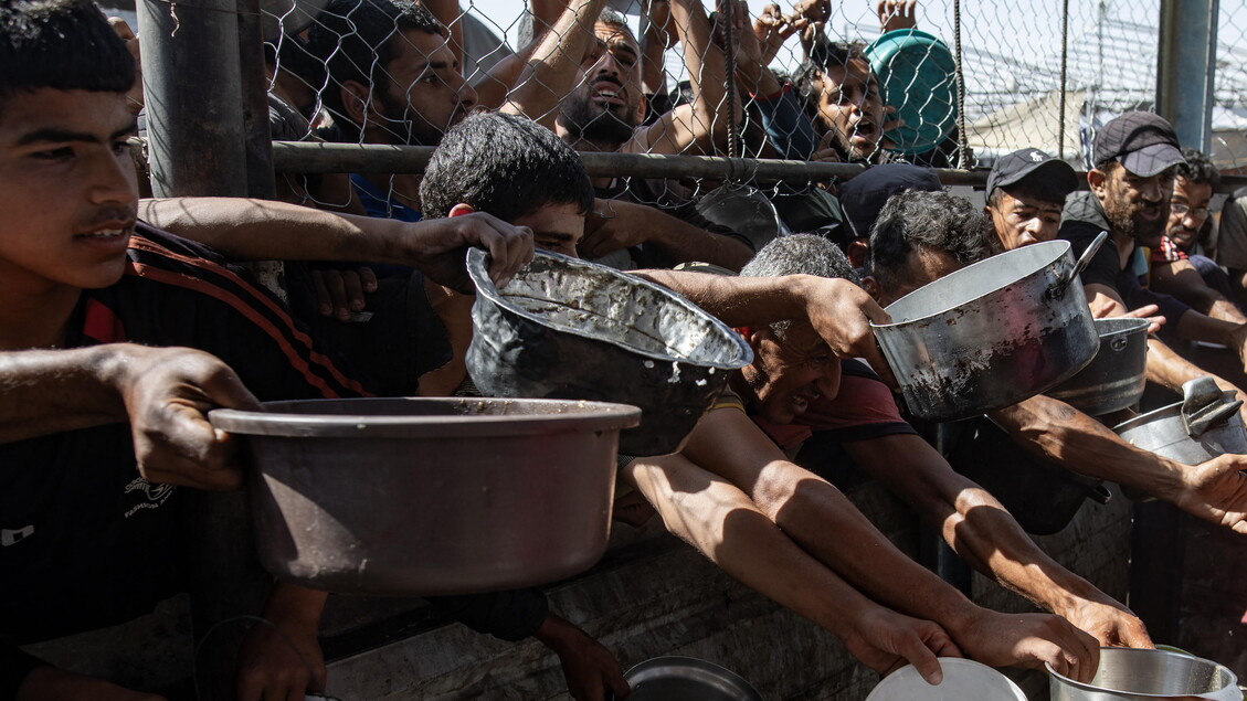 Media: attacchi aerei israeliani colpiscono siti Ghf, 31 vittime accertate