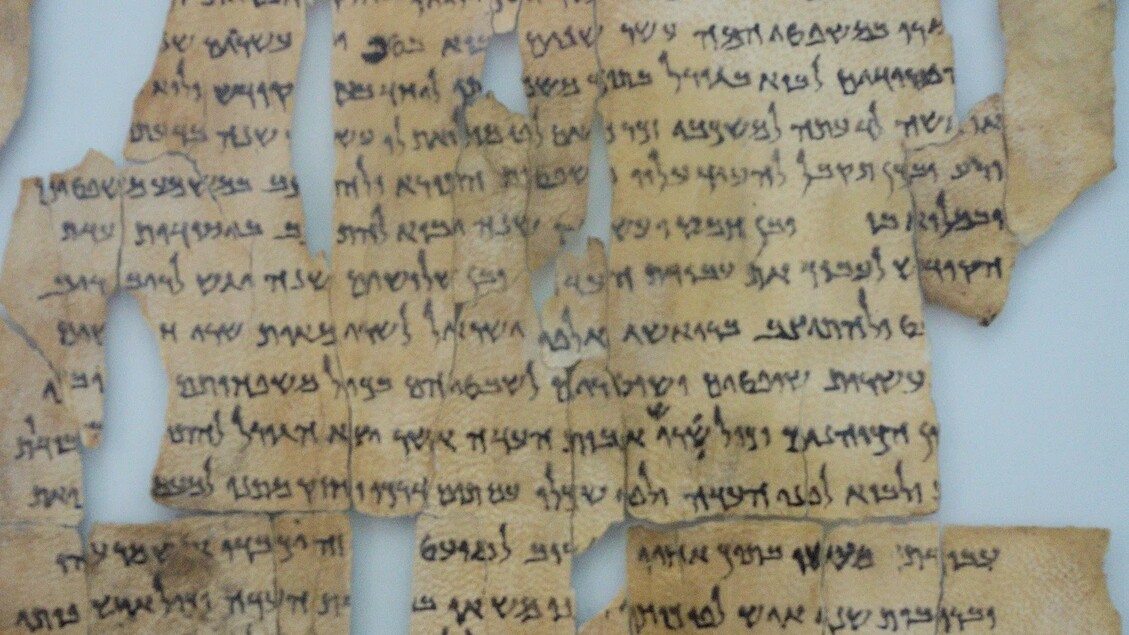 I rotoli del Mar Morto rivelano un’età maggiore del previsto, secondo l’IA