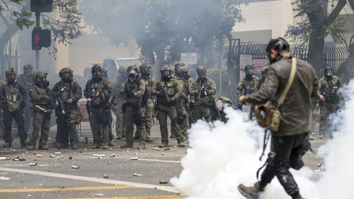 Newsom: l’impiego dei soldati in California solleva dubbi sulla loro utilità