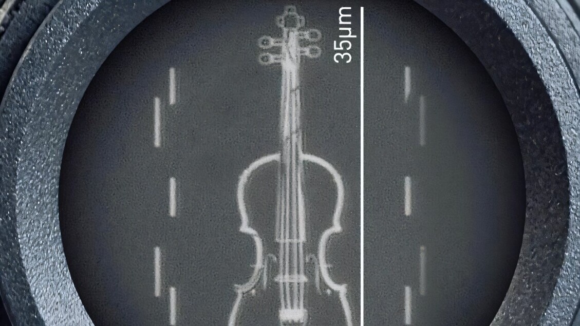 Realizzato il violino più piccolo del mondo, con uno spessore inferiore a un capello