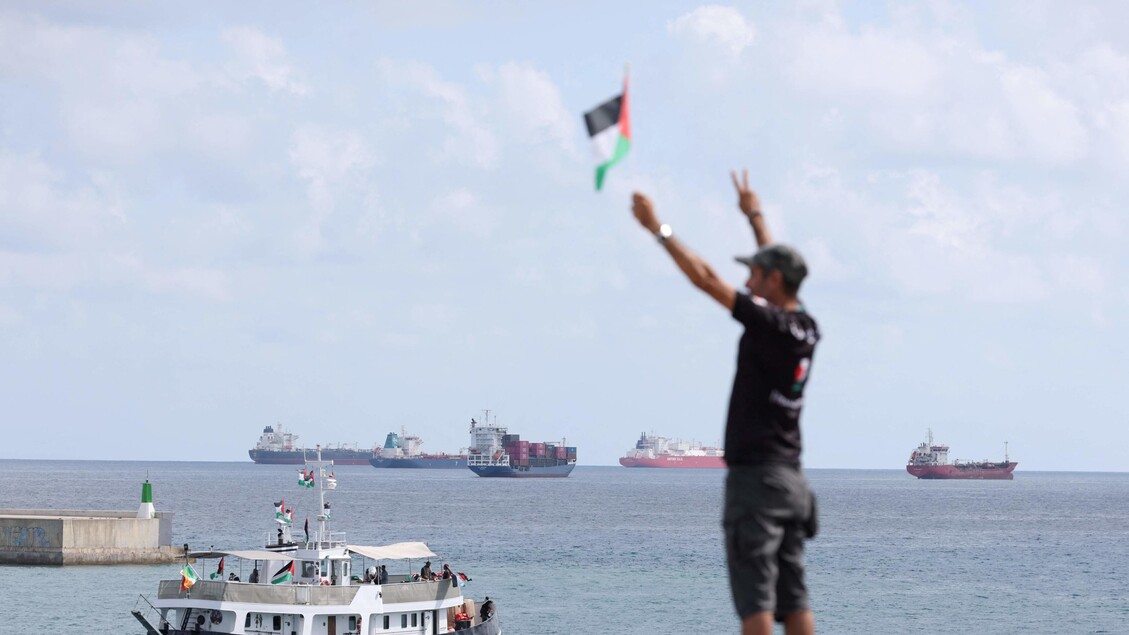 Partita da Barcellona la Global Sumud Flotilla diretta a Gaza, Greta: ‘Come può il mondo rimanere in silenzio?’