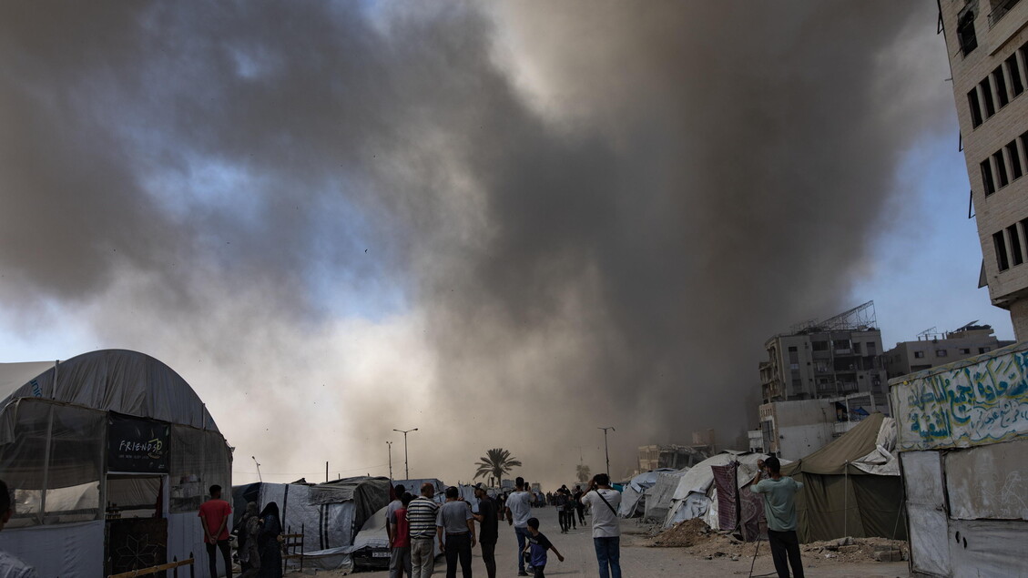 L’IDF colpisce Gaza City: attacchi su tende e scuola-rifugio, Trump avverte Hamas