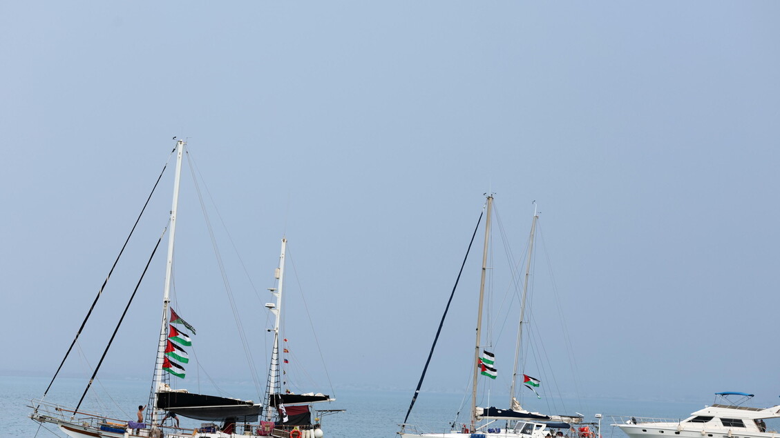 Flottiglia diretta a Gaza: una barca colpita da un drone, la Tunisia nega