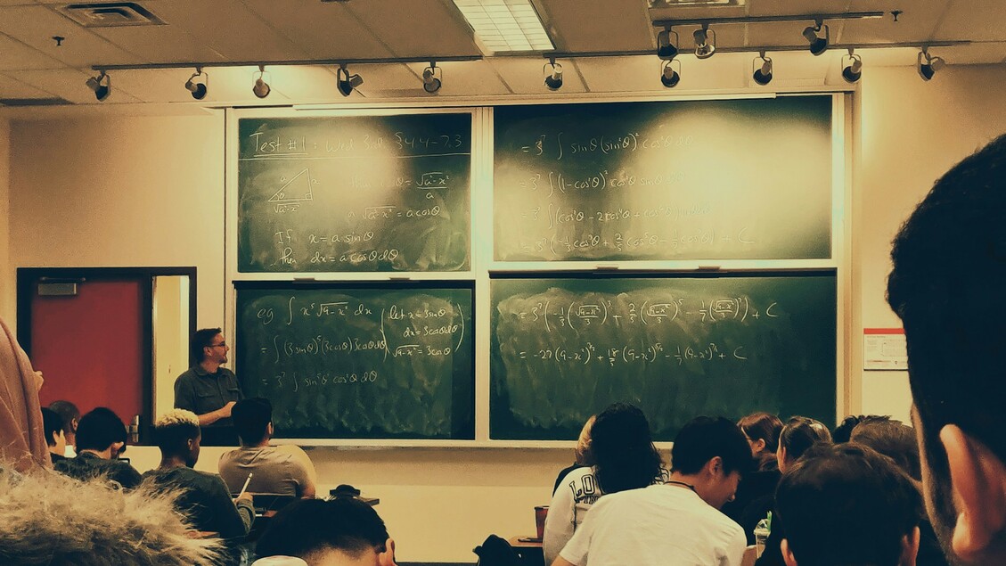 I pregiudizi di genere influenzano anche la carriera dei docenti universitari