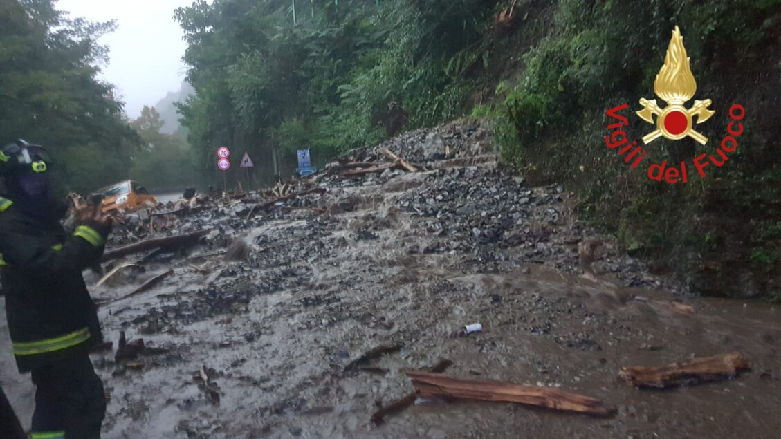 Frana in provincia di Como: un’auto coinvolta senza feriti segnalati