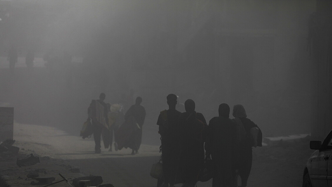 Raid aerei israeliani sulla Striscia di Gaza provocano 37 vittime.