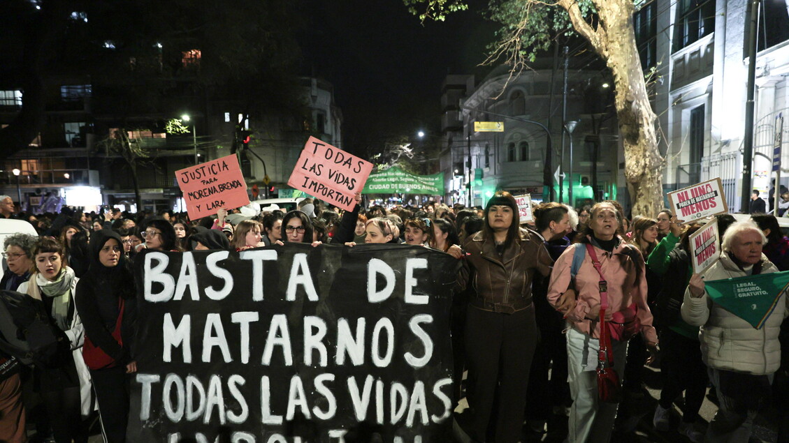 Triplo femminicidio a Buenos Aires: manifestazioni di protesta in massa