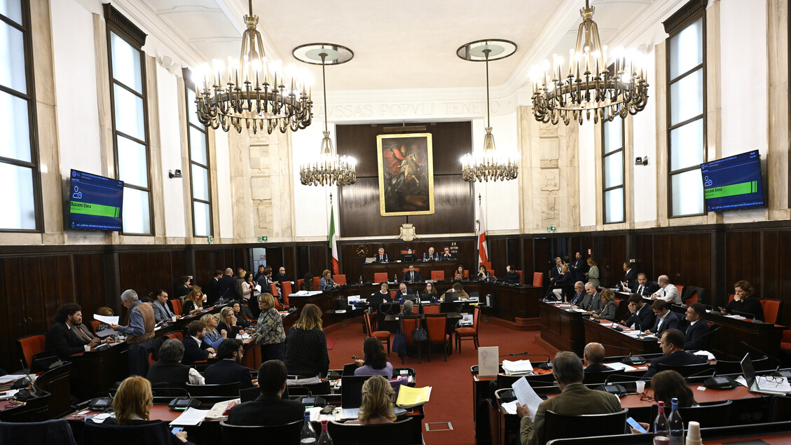 Il consiglio comunale di Milano dà il via libera alla vendita dello stadio San Siro