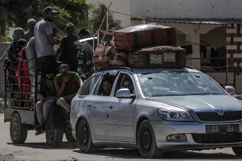L’IDF interrompe il traffico verso Gaza City, consentendo solo evacuazioni.