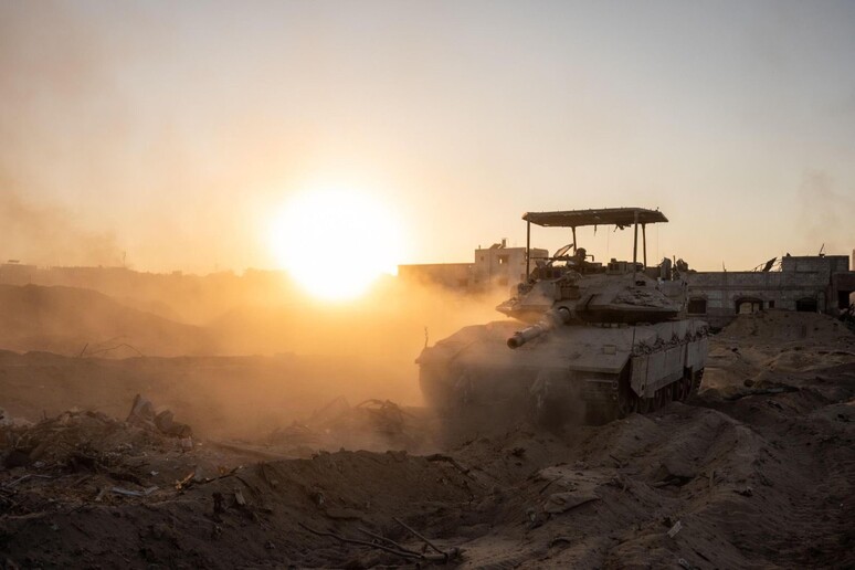 Media: sospesi gli attacchi dell’IDF a Gaza da questa mattina