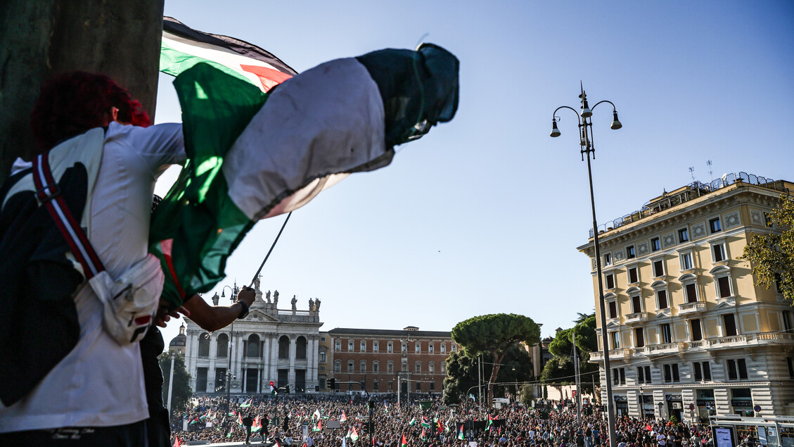 Marea Pro Pal a Roma: ‘Siamo un milione’. Identificate 262 persone dopo gli scontri serali
