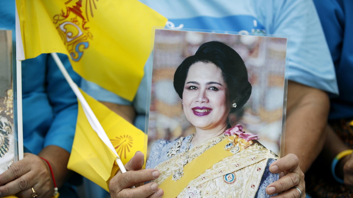 Muore a 93 anni Sirikit, la regina madre della Thailandia