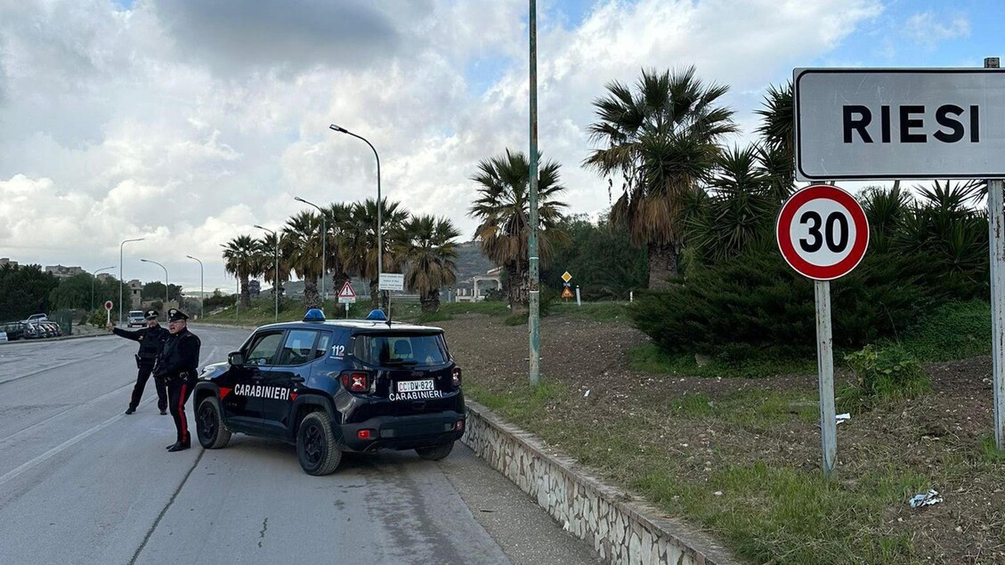 Un uomo maltratta l’ex compagna e documenta gli abusi con il cellulare