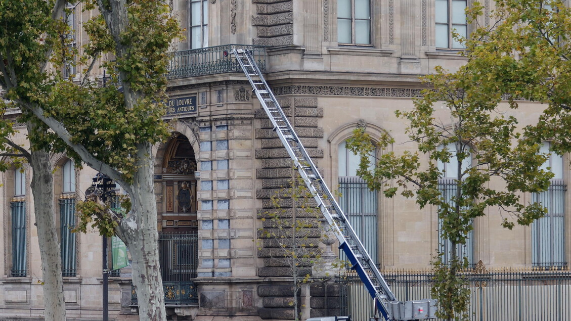 Procura di Parigi: cinque nuovi arresti per il furto avvenuto al Louvre