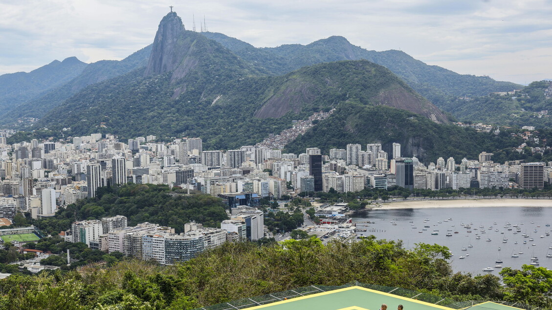 Il sindaco Paes consegna simbolicamente le chiavi di Rio al principe William