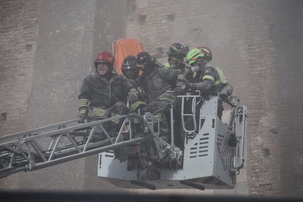 Crollo alla Torre dei Conti di Roma: tragico decesso di un operaio e annullamento del sorvolo delle Frecce Tricolori