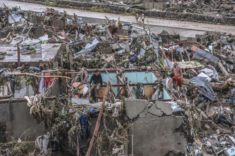 Oltre 90 vittime a causa del tifone Kalmaegi nelle Filippine, secondo Afp