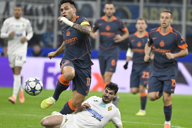 L’Inter supera il Kairat e mantiene il punteggio pieno, l’Atalanta vince a Marsiglia: le immagini