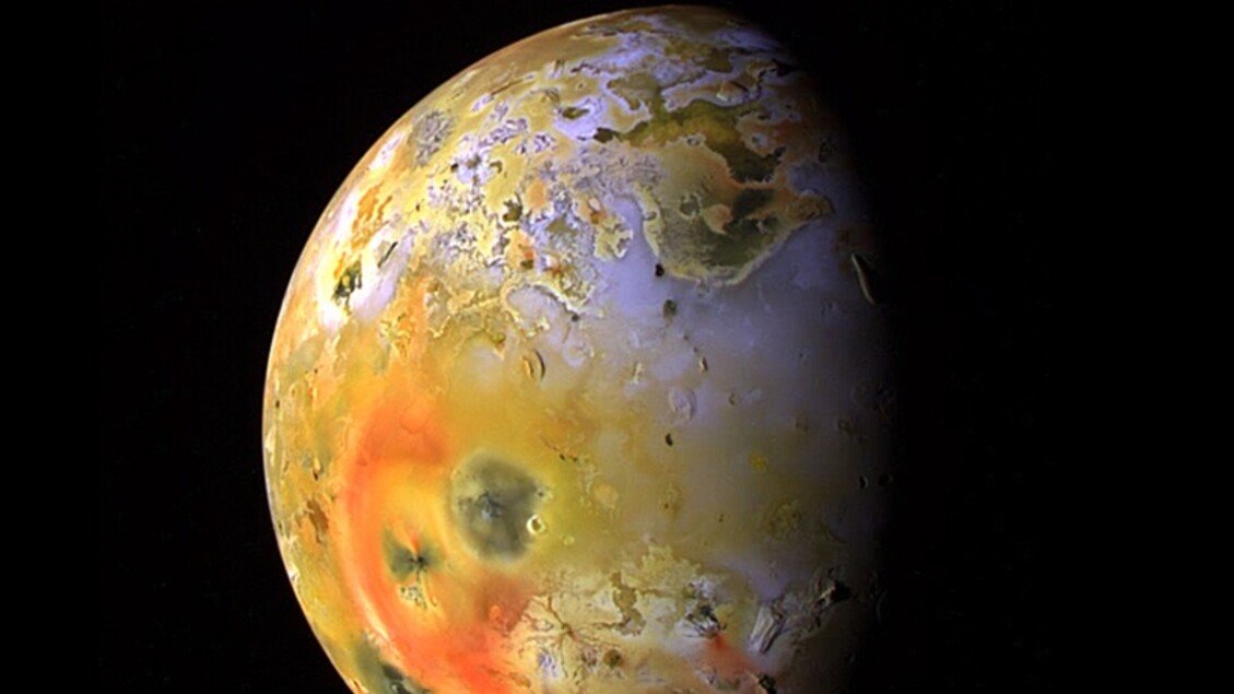 La luna di Giove, Io, genera una quantità di calore superiore alle attese